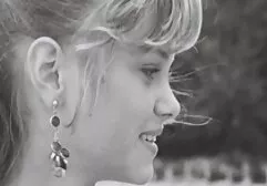 Blonda în acțiune-adolescenti si muzica fete sxsi