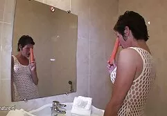Vechiul un om fute o vaca