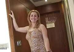 Ny. charlene îi place să se joace cu pasarica ei. film xxx