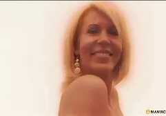 Erica Lauren sperma aruncata pe fata. filme porno cu floci la pizde