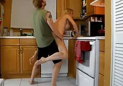 Nu, copilă, ajută-i mama.  xxx teen romanien sweet fuck