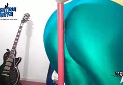 Omizi lycras cu bile verzi.   Latină alb rotund mature grannys