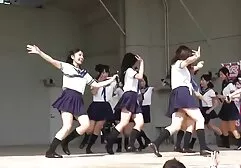 Elevii de dans japonez dulce