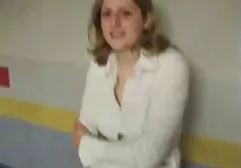 Blonda blaest în garaj sex in cabina de dus
