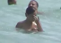 Piept și se dezbrace altyazılı porno a