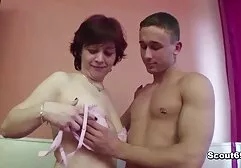 Tânăra mamă este germană, nu eu anal sexi