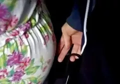 Îi place când îi ating fundul în autobuz. squirt real orgasm mature