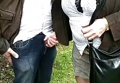 Soția se bucură cu strainii femei cracite