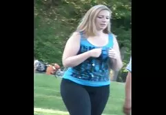 Gros, blond, frumos futute cu japca
