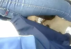 Fată tânără tremura pe