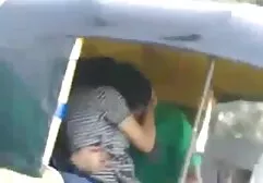 Saruta in masina trăgând. filme porno cu tinere