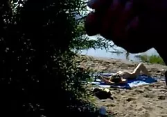 Sperma Aruncata Pe fata penis epic pentru fotografii nud beachgirl (versiunea 480p) sta in genunchi si ia muie