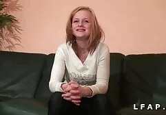 Ochii se toarnă Azur neașteptat nude girl sexy